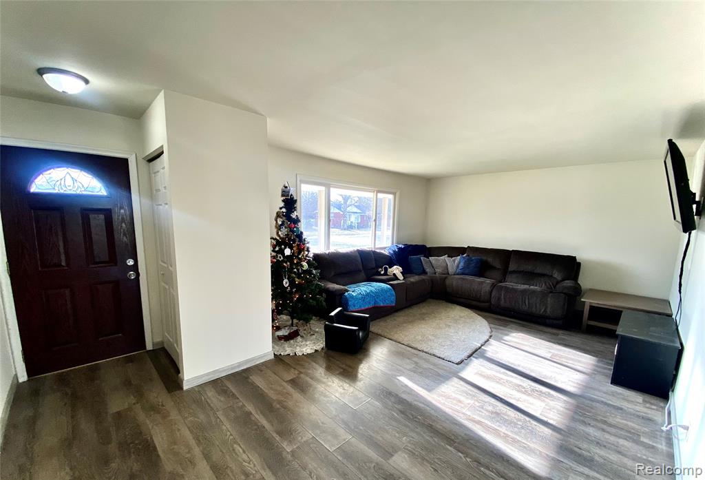 8474 Chesterfield Drive, Swartz Creek, MI 48473 — Photo 13