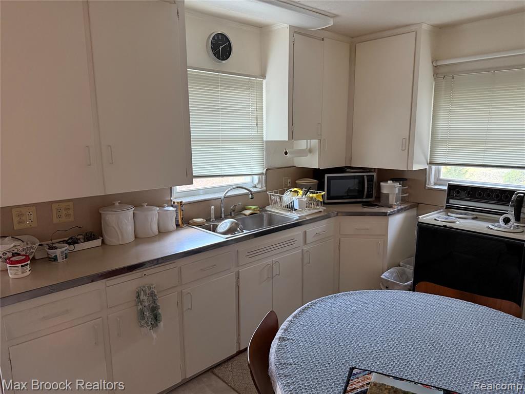 6433 Walnut Lake Road, West Bloomfield, MI 48323 — Photo 4