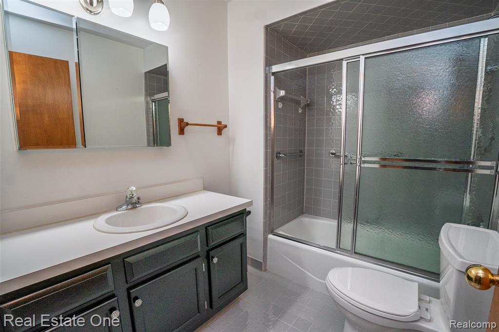 1375 HARBOUR Boulevard, 123, Trenton, MI 48183 — Photo 11