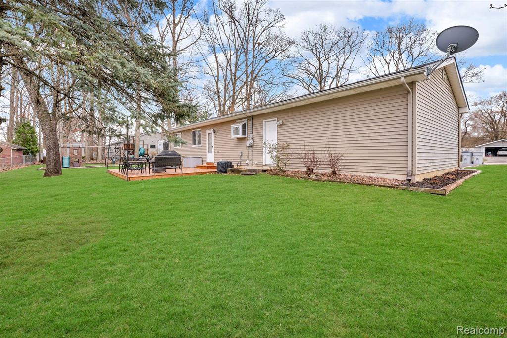 335 DELAWARE Road, Whitmore Lake, MI 48189 — Photo 28