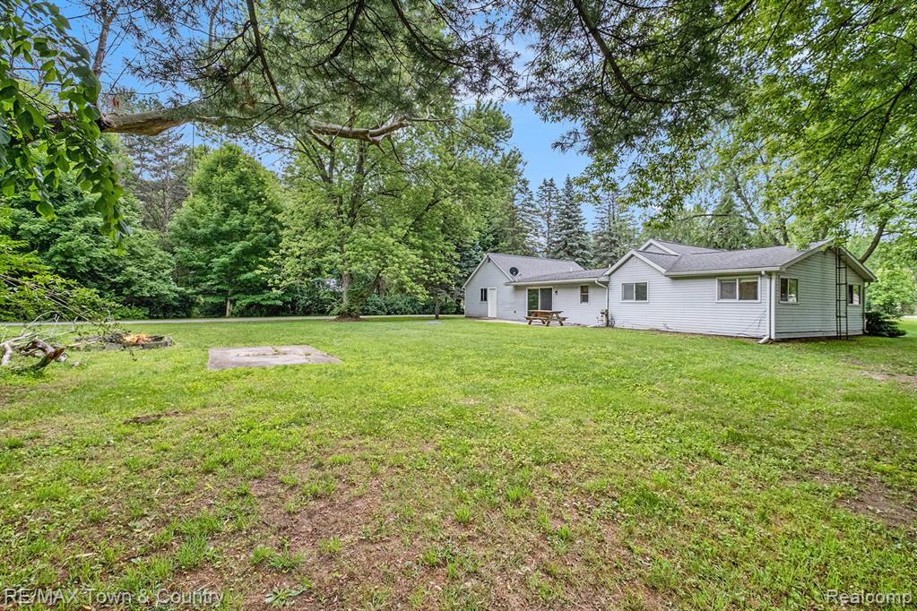 8476 W Coldwater Road, Flushing, MI 48433 — Photo 16