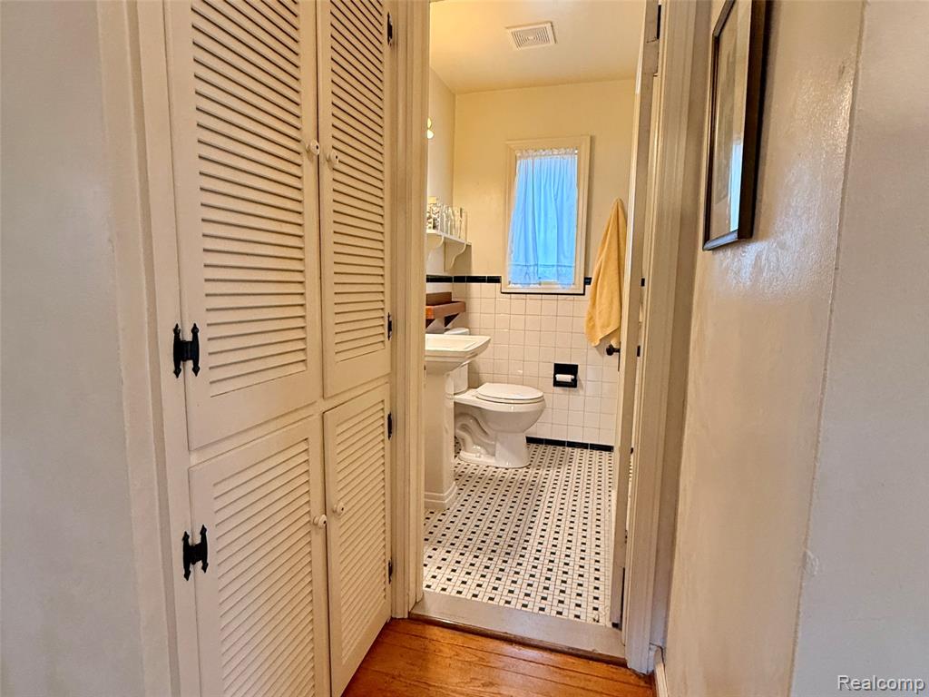 9900 Cranston Street, Livonia, MI 48150 — Photo 13