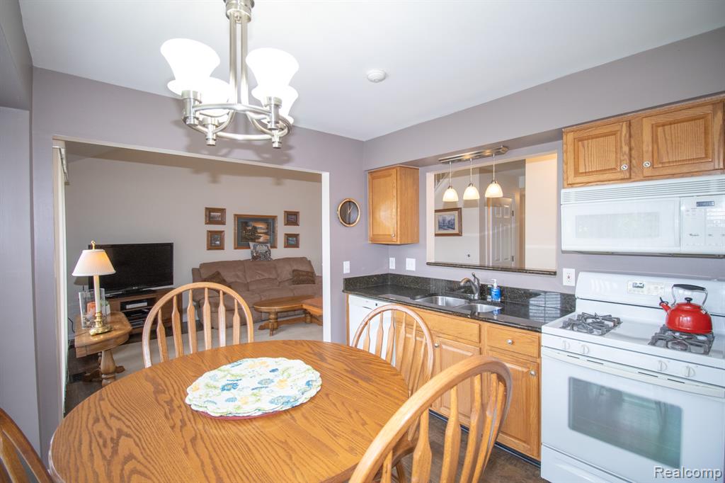 4102 Hunters Circle E, Canton, MI 48188 — Photo 16
