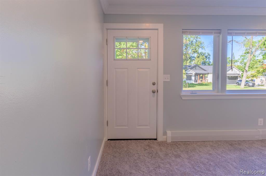 5733 CRESCENT Road, Waterford, MI 48327 — Photo 5
