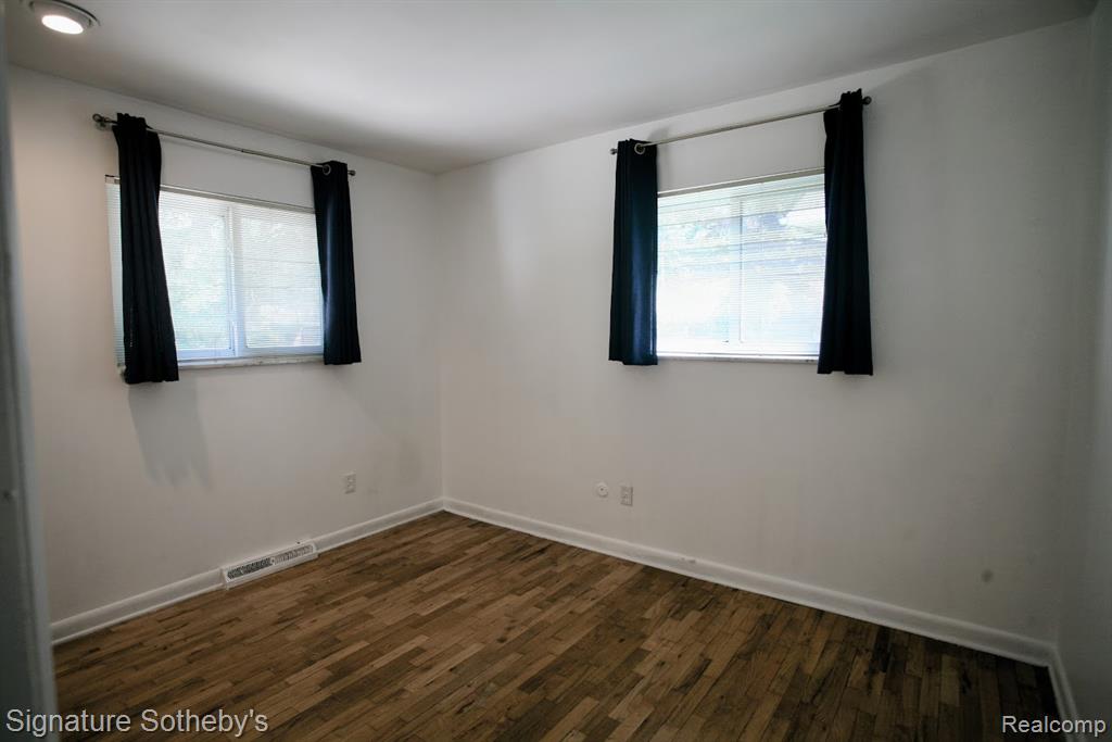 5800 Paramus, Clawson, MI — Photo 10