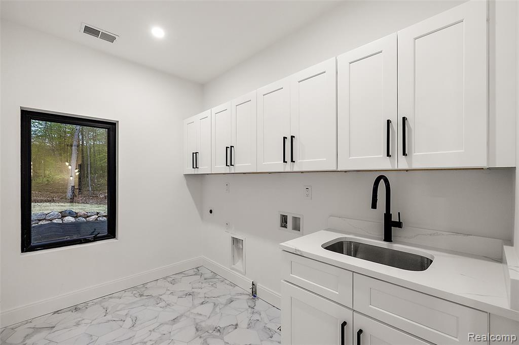 6675 College Park Drive, Clarkston, MI — Photo 37
