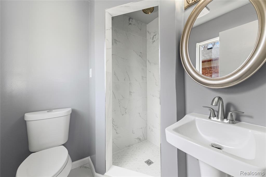 23701 Coyle Street, Oak Park, MI 48237 — Photo 17