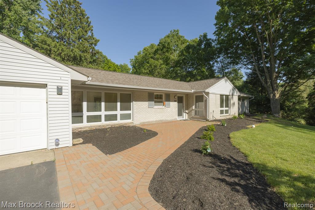6041 EASTMOOR Road, Bloomfield Hills, MI 48301 — Photo 3