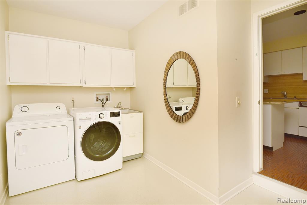 5132 WOODLANDS Lane, Bloomfield Hills, MI 48302 — Photo 27