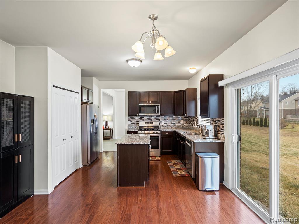 13521 S CUMBERLAND Drive, Van Buren, MI 48111 — Photo 14
