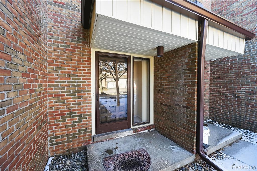 18268 University Park Drive, Livonia, MI, 48152