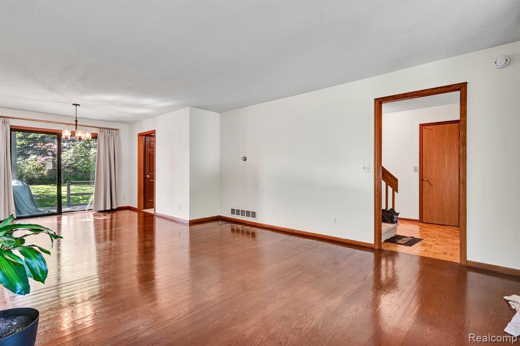 436 Dutch Hill Drive, Lansing, MI 48917 — Photo 9