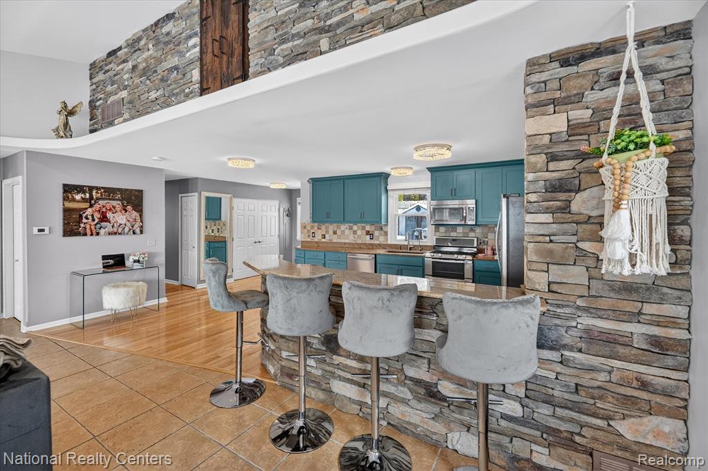 560 Black Oaks Trail, Howell, MI 48843 — Photo 12