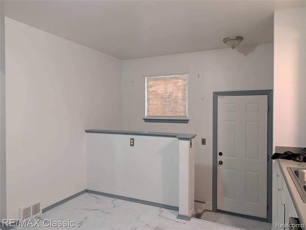679 Linda Vista Drive, Pontiac, MI 48342 — Photo 8