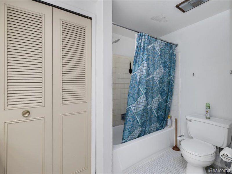 8299 KARAM Boulevard, 1, Warren, MI 48093 — Photo 14