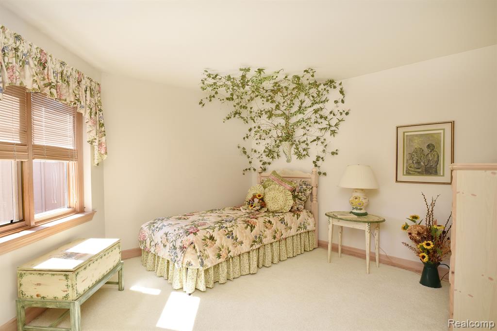 37738 AMBER Drive, Farmington Hills, MI 48331 — Photo 27