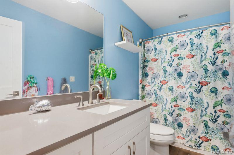 7812 Yorkshire Drive, Almont, MI 48003 — Photo 21