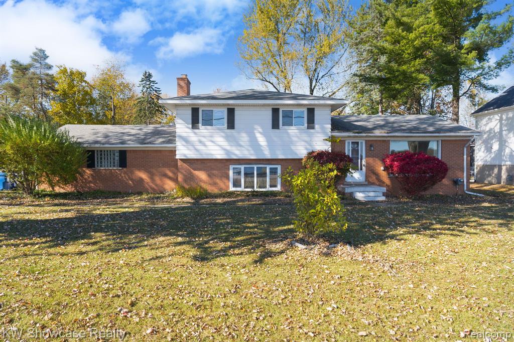 5274 Cooley Lake Road, Waterford, MI 48327 — Photo 5