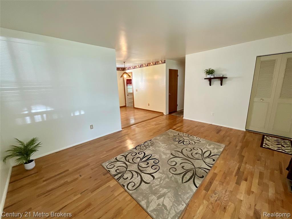 6272 Elro Street, Burton, MI 48509 — Photo 28