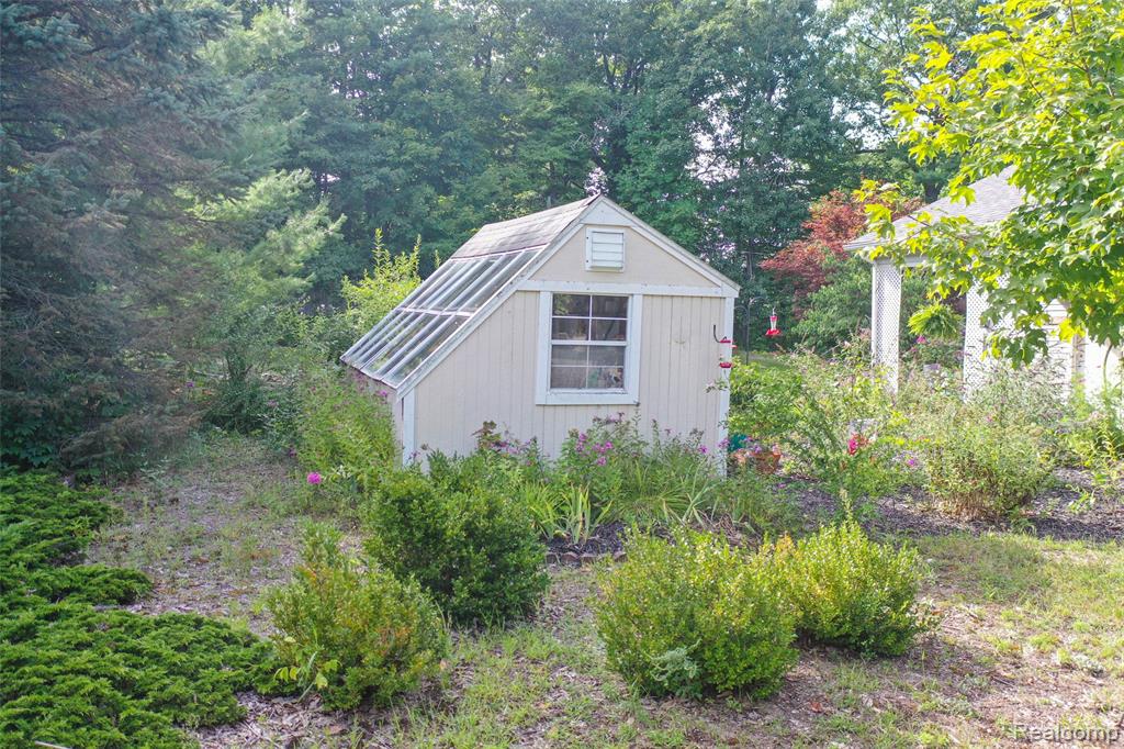 6125 White Sands Drive, Marathon, MI 48464 — Photo 10