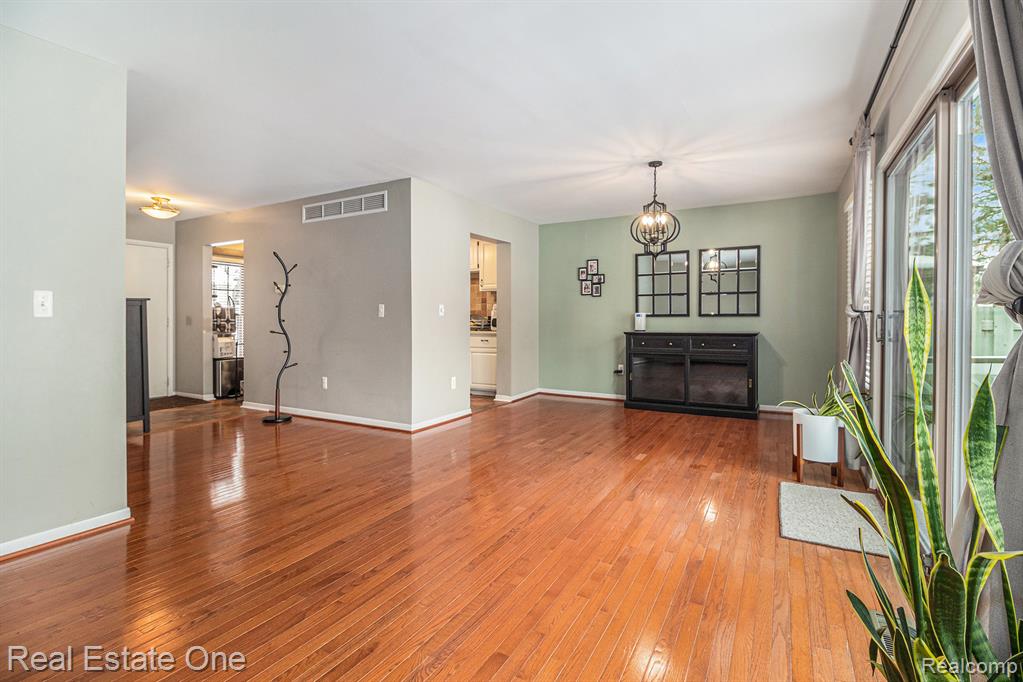22717 Cranbrooke Drive, Novi, MI — Photo 4