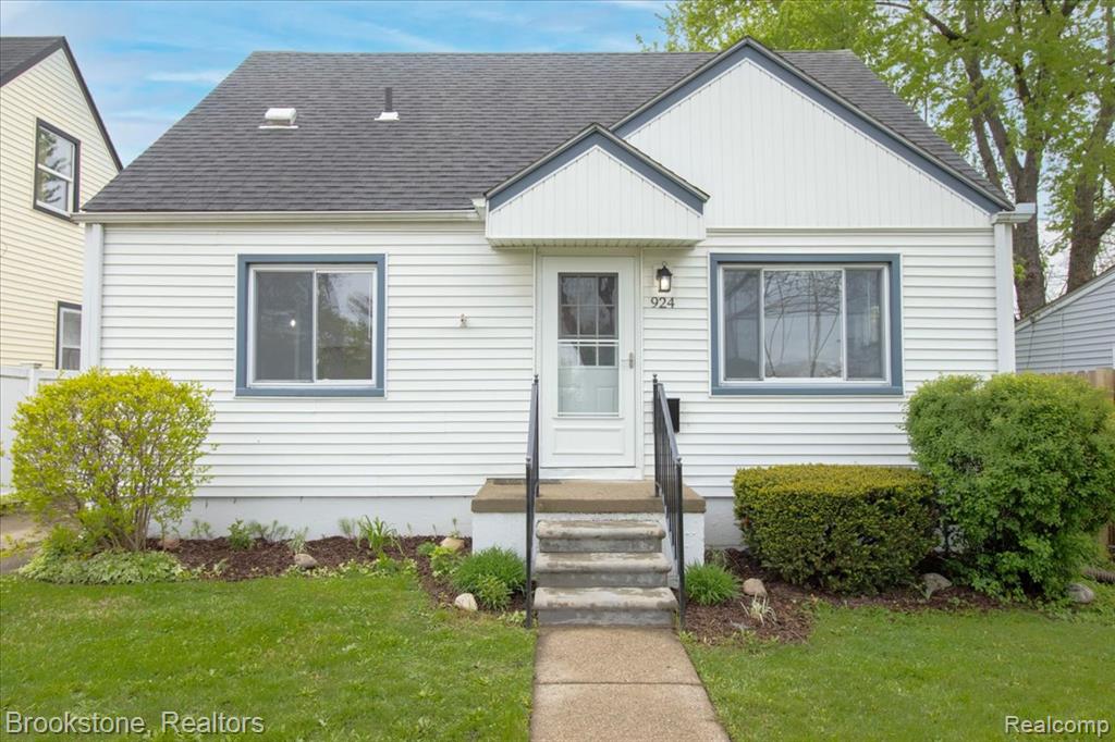 924 E Otis Avenue, Hazel Park, MI 48030 — Photo 41