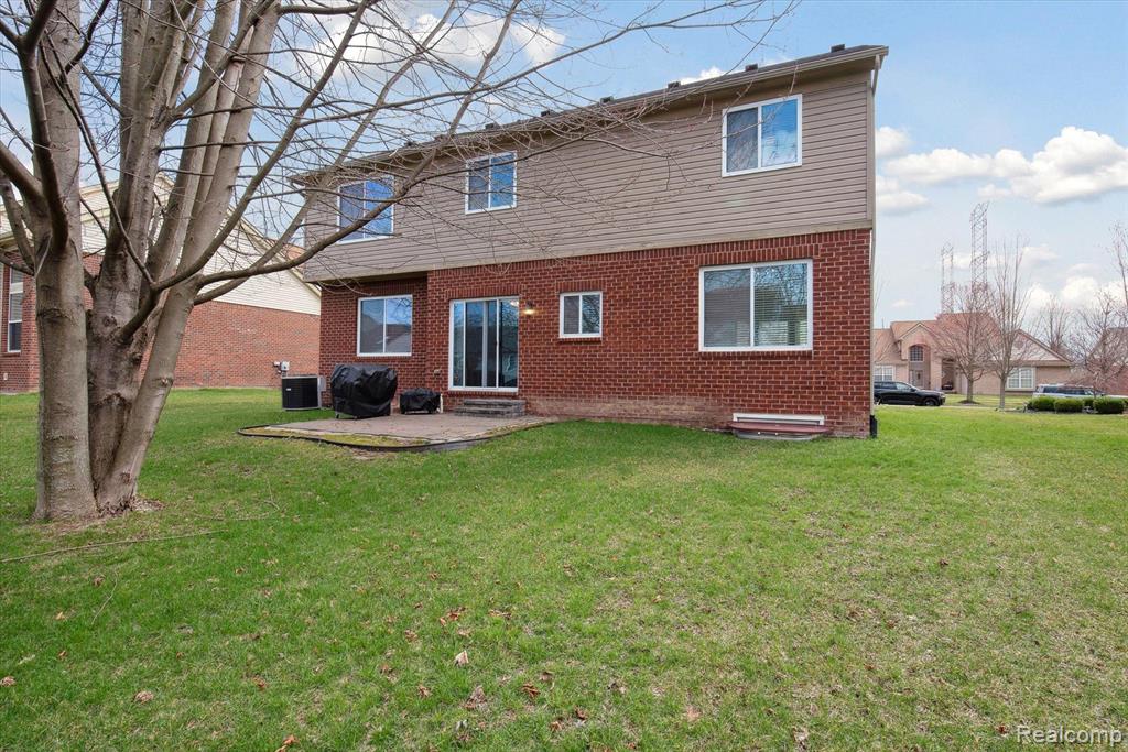 9998 ROLAN MEADOWS Drive, Belleville, MI 48111 — Photo 53