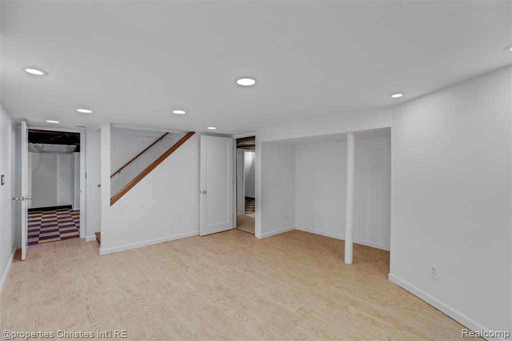 13323 Hart Avenue, Huntington Woods, MI — Photo 31