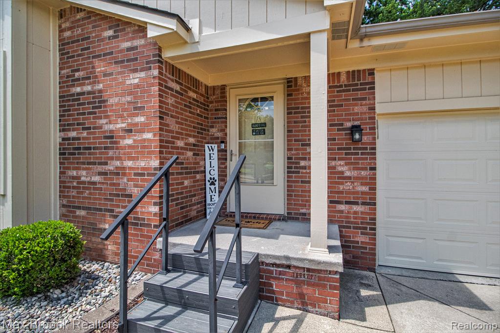 761 Stoney Drive, South Lyon, MI 48178 — Photo 3