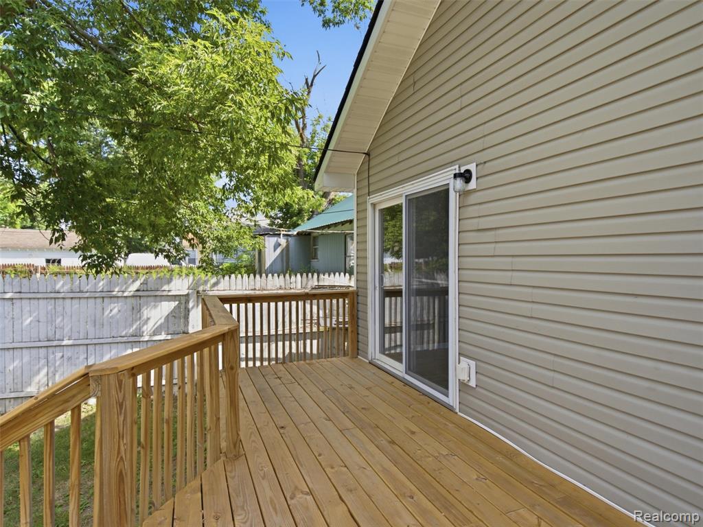 84 W End Avenue, Waterford, MI 48328 — Photo 24