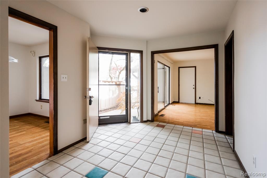 7118 Pebble Park Drive, West Bloomfield, MI — Photo 21