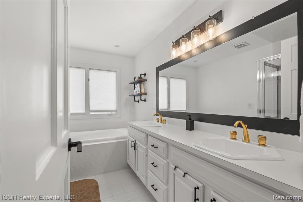 52542 Westcreek Drive, Macomb, MI 48042 — Photo 30