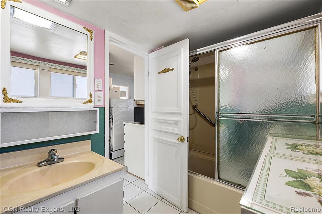 1801 Beechcroft Street, Keego Harbor, MI 48320 — Photo 26