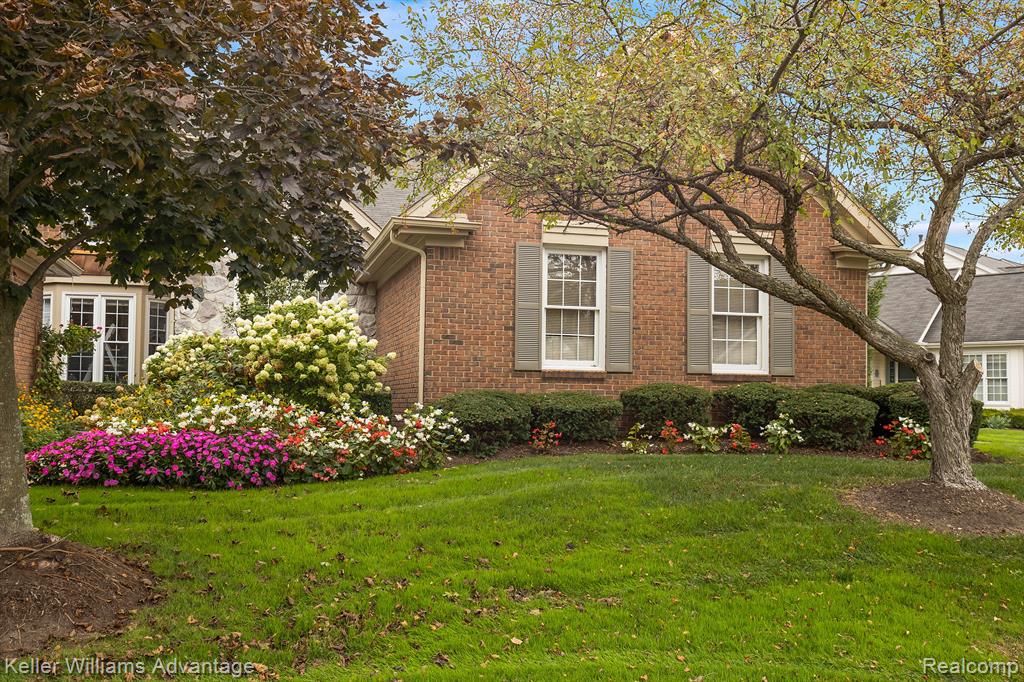 39542 VILLAGE RUN Drive, Northville, MI 48168 — Photo 4