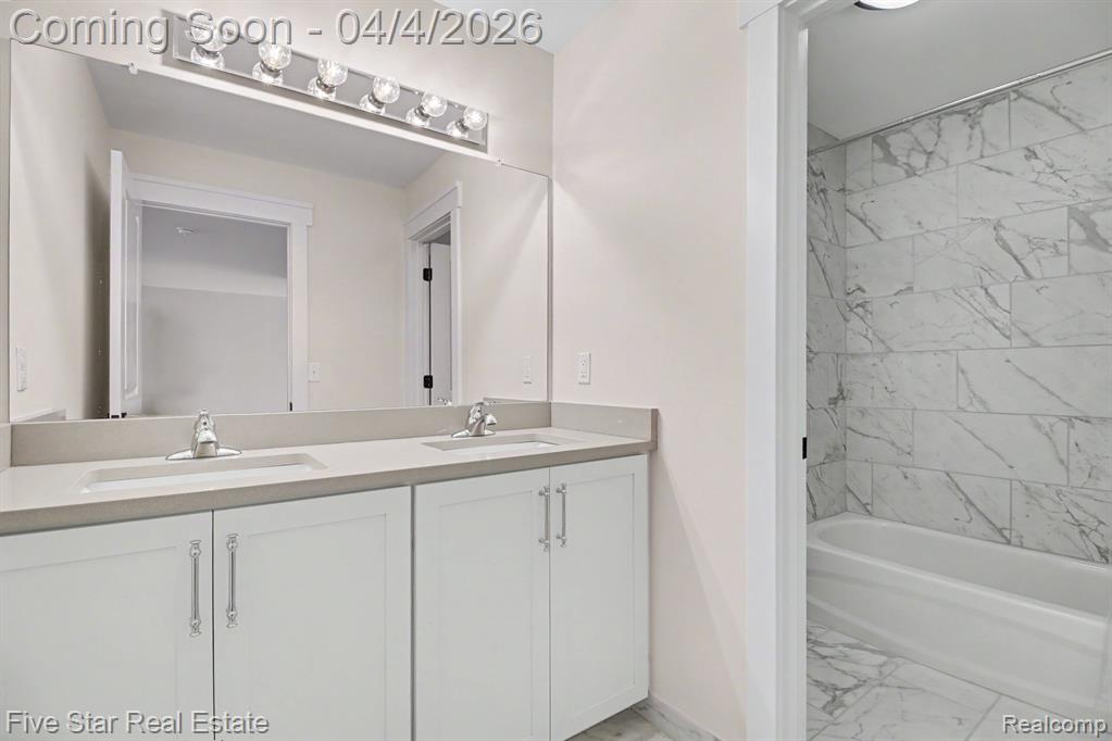 7842 Trailside Court, West Bloomfield, MI 48323 — Photo 26