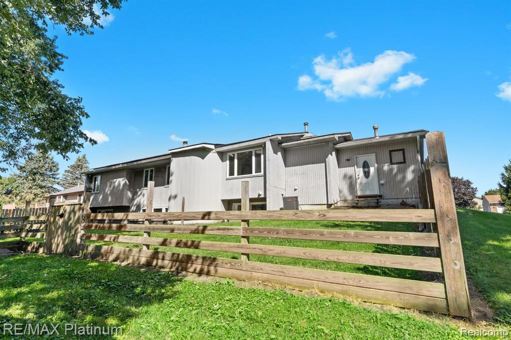 59191 Annah Drive, New Hudson, MI 48165 — Photo 32