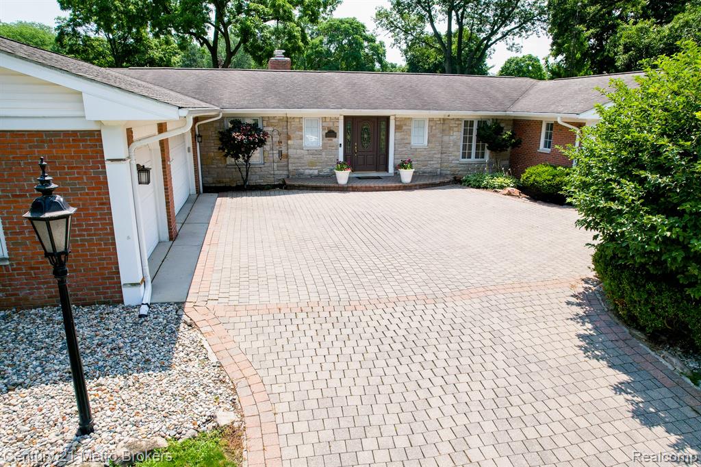 9270 Hidden Valley Court, Grand Blanc, MI 48439 — Photo 6