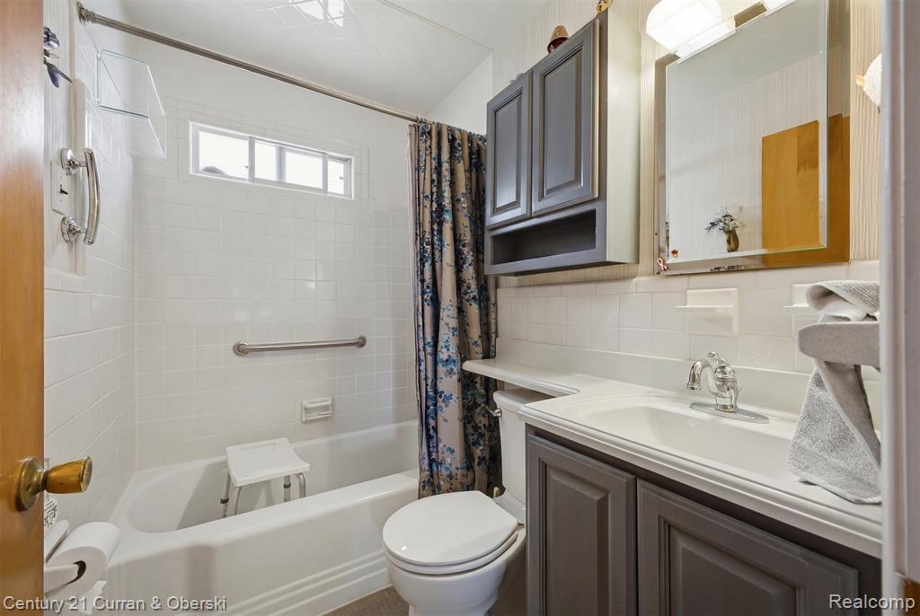 7042 Gilman Street, Garden City, MI — Photo 14