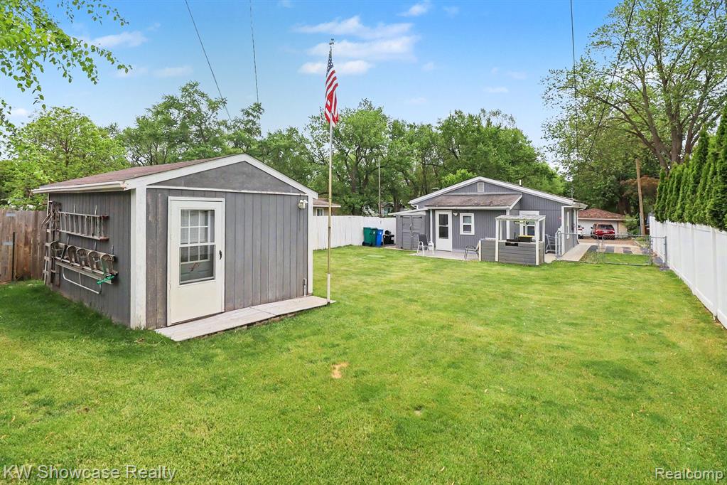 9572 Garden Terrace, Commerce Twp, MI 48382 — Photo 16