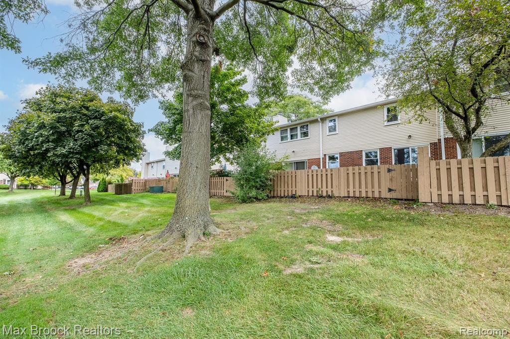 1829 BRENTWOOD Drive, Troy, MI 48098 — Photo 32