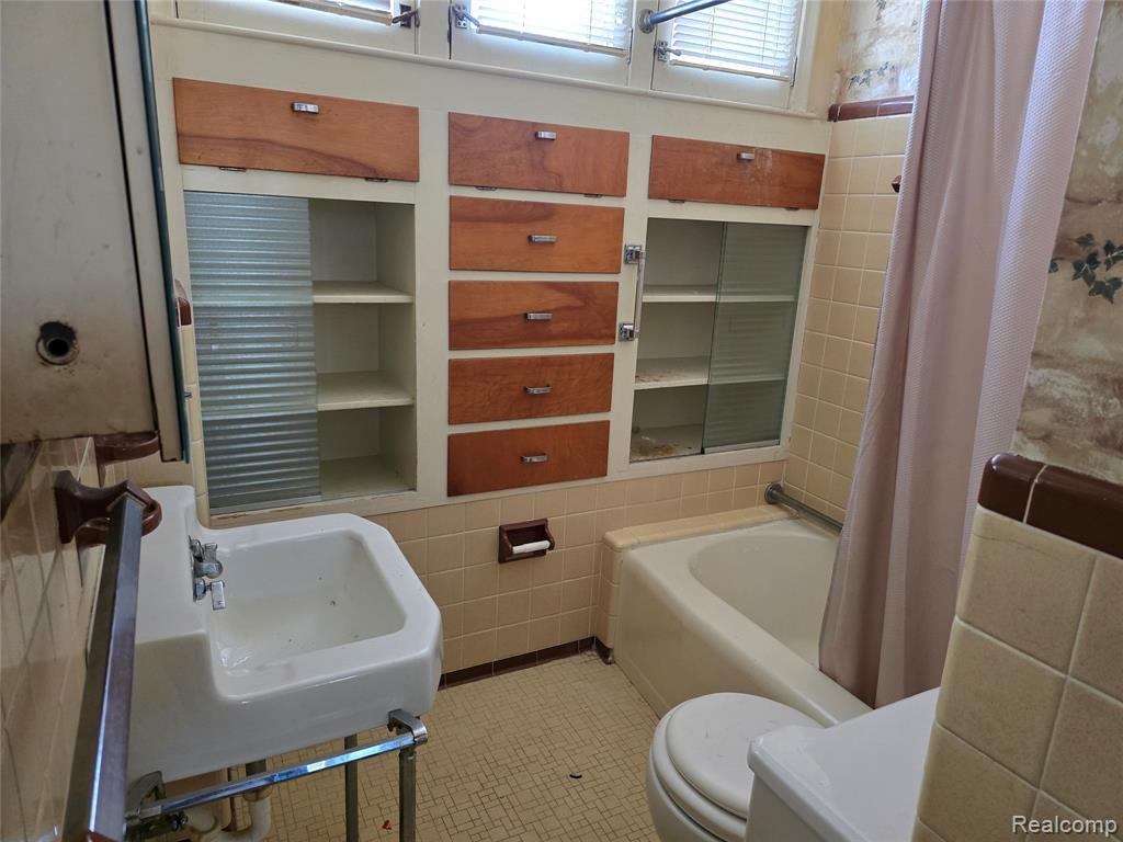 939 Backus Street, Jackson, MI 49202 — Photo 17