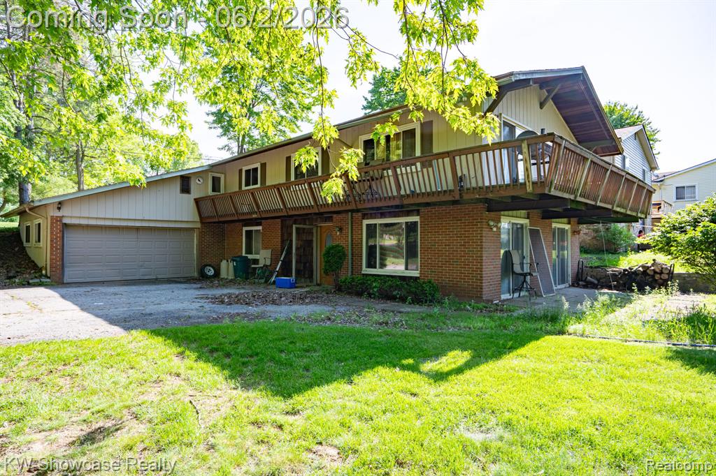 820 Clara Street, Commerce Twp, MI 48390 — Photo 9