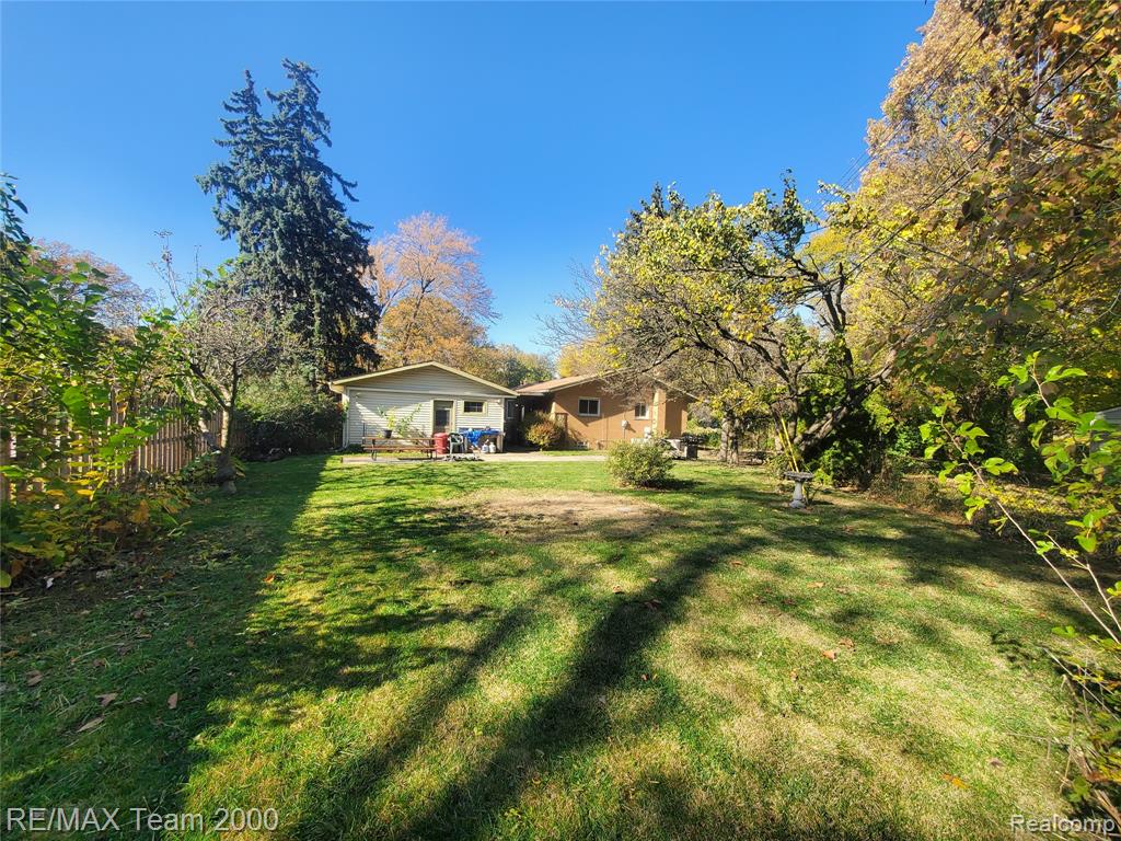 4565 UNIVERSAL Street, Dearborn Heights, MI 48125 — Photo 25