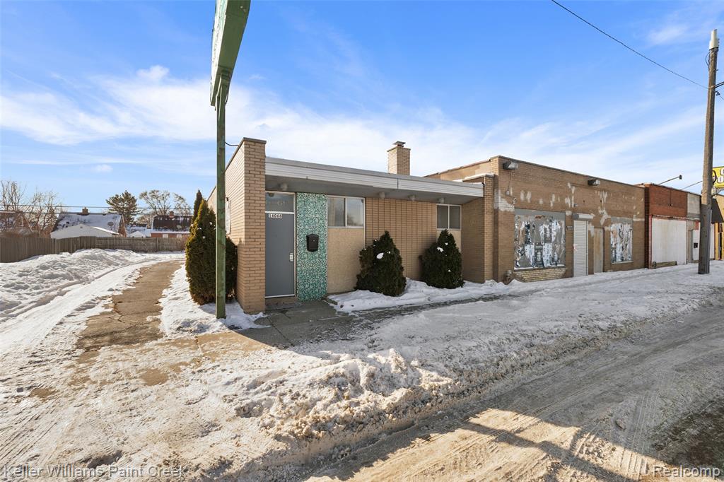 16068 E 8 MILE Road - Photo 2