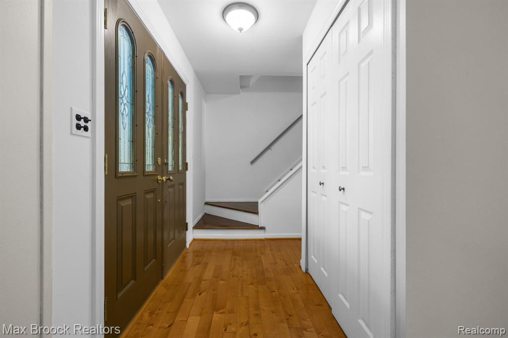 5718 Marble Drive, Troy, MI 48085 — Photo 4