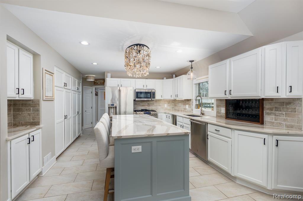 9235 SILVERSIDE, South Lyon, MI 48178 — Photo 3