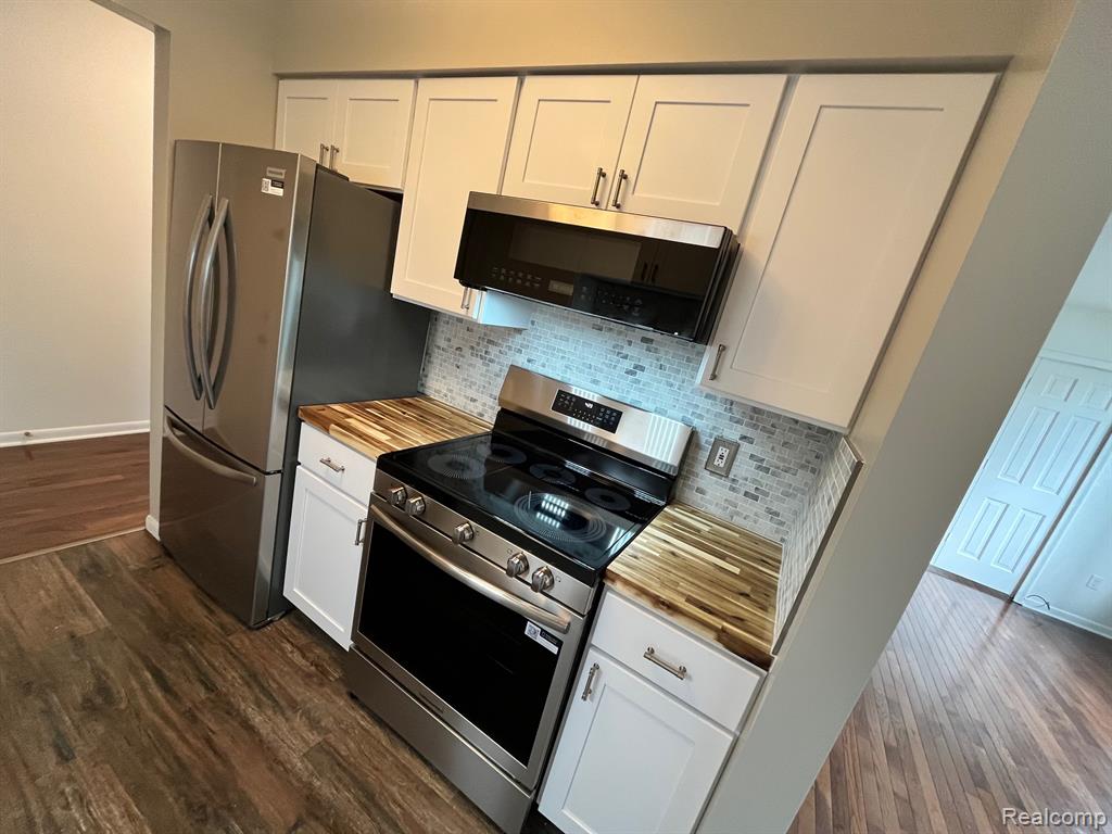 23025 Liberty Street, 13, Saint Clair Shores, MI 48080 — Photo 6