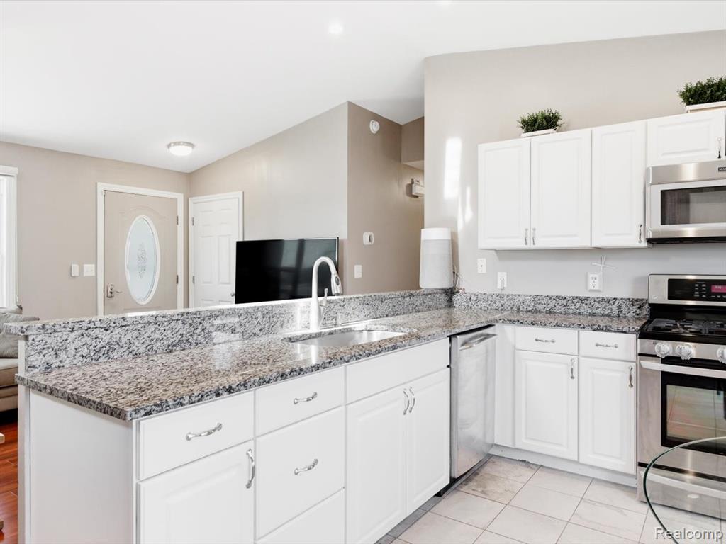 600 Applegate Drive, Marysville, MI 48040 — Photo 8