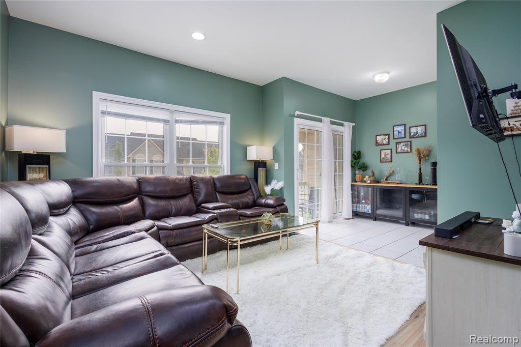 1569 E Lakeview Lane, Canton, MI 48187 — Photo 9