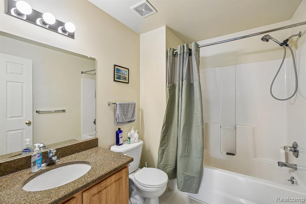 15240 Silver Parkway, APT 306, Fenton, MI 48430 — Photo 22